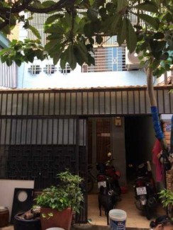 Nhà hẽm xe tải quay đầu trên đường Lạc Long Quân gần ngã 4 Âu Cơ - Lạc Long Quân