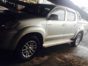 Gia đình cần bán Hilux 2.5 máy dầu 2013, một cầu màu bạc, gia đình sử dụng