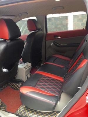 Cần bán gấp Chevrolet Orlando 2015 màu đỏ mận