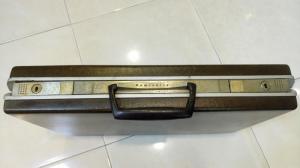 Cặp táp Samsonite cổ trước 1975 .