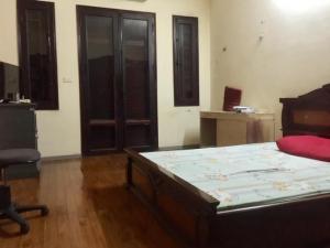 Nhà ngõ 38 Xuân La 43mX5t. MT 3,8m