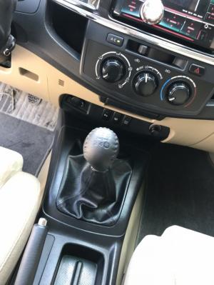 Bán Toyota Fortuner G 2.5MT màu bạc số sàn máy dầu sản xuất 2016 chạy 79000km