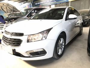 Bán Chevrolet Cruze LT 1.6MT màu trắng số sàn sản xuất 2017 mới 95%