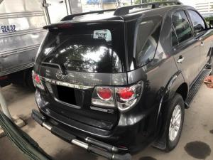 Toyota Fortuner máy dầu đời 2013 màu xám titan