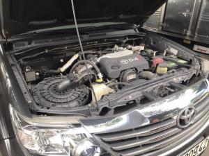 Toyota Fortuner máy dầu đời 2013 màu xám titan