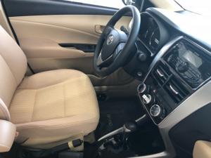 VIOS 1.5E CVT MÀU NÂU VÀNG 5 CHỖ