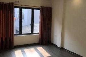 Gia đình bán nhà Kim Mã, 5 tầng 23M2, 1.7 tỷ
