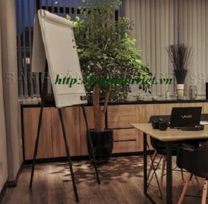 Bảng Flipchart 3 chân rút A Model với thiết kế gọn nhẹ
- Với thiết kế mỏng nhưng vẫn có được sự chắc chắn cần thiết của một chiếc bảng, Bảng Flipchart 3 chân rút mang lại cho bạn sự gọn nhẹ khi sử dụng. Chân di động dễ dàng thay đổi chiều cao với các chốt hãm giúp cho mọi người đều sử dụng bảng mà không lo ngại chiều cao bảng bị cố định.
- Bảng Flipchart A Model 3 chân rút sử dụng cho mọi cuộc thuyết trình, họp nhóm thành công! Sẽ luôn giúp cho bạn tạo ra sự hứng khởi, những ý tưởng sáng tạo, những quyết định kinh doanh được ra đời. Làm cho công việc trở nên dễ dàng hơn bao giờ hết.
- Bảng Flipchart 3 chân rút A Model có thể dùng kẹp giấy sử dụng song song giữa giấy và bề mặt bảng trắng trên cùng một bảng, và phù hợp với khổ giấy A1 bởi vậy bảng còn được gọi là Bảng kẹp giấy Flipchart A1 nó có thể kẹp tối đa 20 tờ giấy.