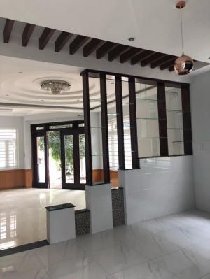 Bán biệt thự 250m2 tại Âu Cơ, P9, TB