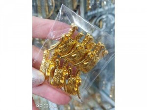 Đầu Rồng Màu Vàng