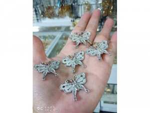 Bướm Lớn Màu Bạc