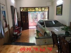 Giá Sốc! Nhà trung tâm chợ Gò Đen, Bến Lức, DT 300m2, SHR, chính chủ