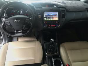 Bán Kia Cerato 1.6MT màu bạc số sàn sản xuất 2017 biển Sài Gòn đi 21000km bản đủ