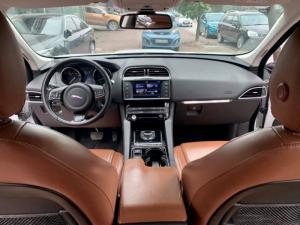 Jaguar F-Pace sản xuất 2016 đăng kí 2017