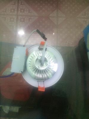 Đèn LED giá rẻ có sẵn