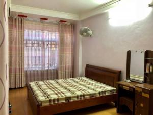 Kinh doanh Phố Nguyễn Thái Học 40 m xây 4 tầng mặt tiền rộng