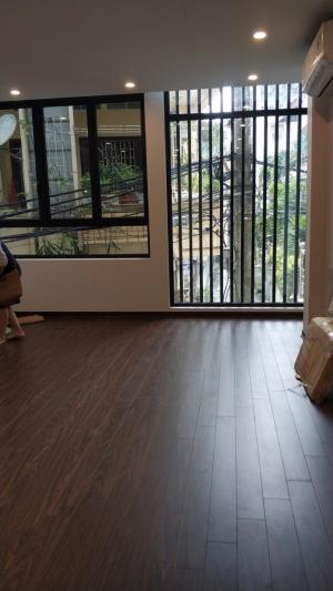 Kinh doanh Phố Nguyễn Thái Học 40 m xây 4 tầng mặt tiền rộng