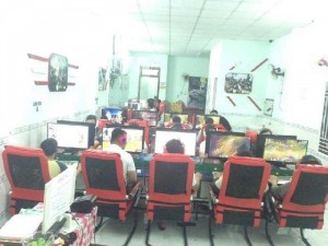 cần sang lại tiệm net 33 máy trạm. Quán kinh doanh tốt, lượng khách ổn định.