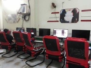 cần sang lại tiệm net 33 máy trạm. Quán kinh doanh tốt, lượng khách ổn định.