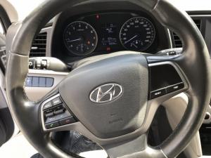 Bán Hyundai Elantra GLS 1.6MT màu trắng số sàn sản xuất 2016 mới 80%