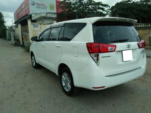 Bán gấp Innova G 2017 số tự động, full option. Xe màu trắng tinh sang trọng