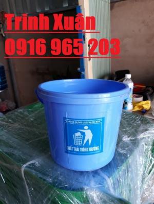 xô 5 lít màu xanh treo xe tiêm