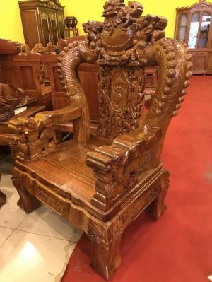 Bộ bàn ghế rồng cột đục đang được giảm giá cuối năm