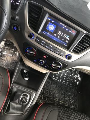 Bán Hyundai Accent 1.4MT màu vàng cát số sàn sản xuất cuối 2018 bản đủ options đi 1.900km