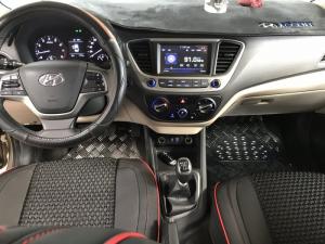 Bán Hyundai Accent 1.4MT màu vàng cát số sàn sản xuất cuối 2018 bản đủ options đi 1.900km