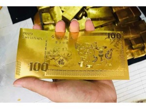 Tiền con heo macao mạ vàng plastic
