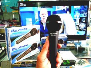 Micro có dây BN AUDIO BA-4.5 bao phủ bởi màu đen tinh tế, thiết kế nhẹ và nhỏ gọn, góc cạnh, giúp thoải mái khi cầm micro.