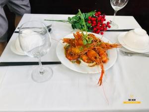 Đặt tôm càng sốt me Bình Thạnh giao hàng tận nhà