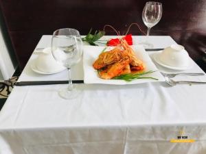 1 phần tôm càng sốt Singapore ( 12 - 14 con tôm)