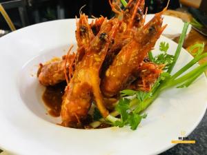 1 phần tôm sú sốt Singapore ( 22 - 30 con tôm)