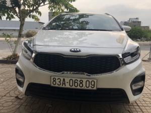 Bán Kia Rondo 2.0MT màu trắng camay số sàn sản xuất 2018 biển tỉnh đi đúng 34000km
