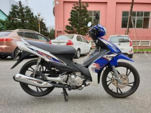Bán Suzuki Axelo 125 Trắng xanh GP 2013 côn tay bánh mâm 2 thắng đĩa mới đẹp nguyên zin 100%.