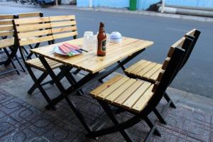 Bàn ghế gỗ cafe giá rẻ tại xưởng sản xuất HGH 464