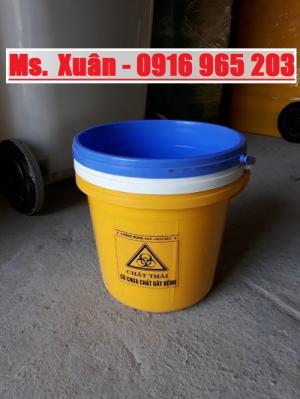 xô y tế xe tiêm 14 lít màu xanh vàng trắng