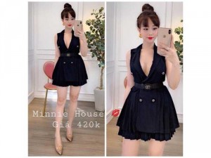 Set vest và váy xếp ly