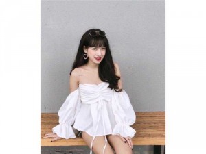 Áo bẹt vai trắng
