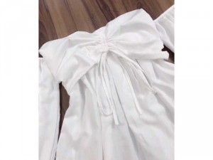 Áo bẹt vai trắng