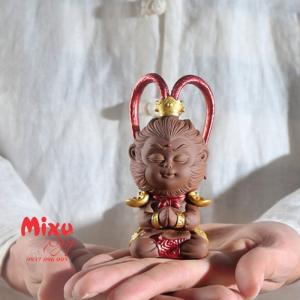 Tượng Chibi Mỹ Hầu Vương Nón Giáp - Kèm Gậy Như Ý