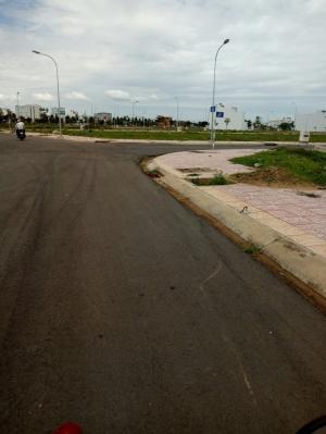 Vợ chồng tôi bán 600M2 đất, SHR, gần KCN,sát chợ , BV