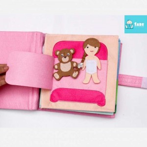 Thay quần áo trước khi đi học