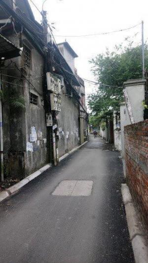 Cần bán… Đất Cữu Việt, 54m2, Tây Nam, thích hợp xây phòng trọ.