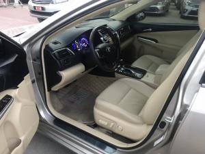 Bán Xe Toyota Camry 2.0e Đời 2016, Màu Vàng, Giá Tốt Khi Khách Hàng Xem Mua Xe Trước Tết