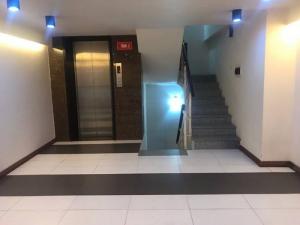 Chính chủ bán gấp nhà phố cổ Nguyễn Khuyến thang máy 38m *7 tầng mt 4,2m