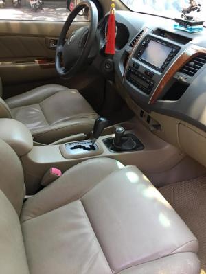 Bán em Fortuner 2010 tự động xăng xám chì xe còn zin như mới.