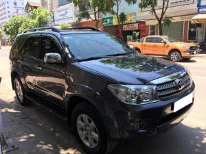 Bán em Fortuner 2010 tự động xăng xám chì xe còn zin như mới.