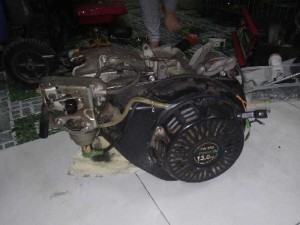 Máy nổ 13 HP còn mới